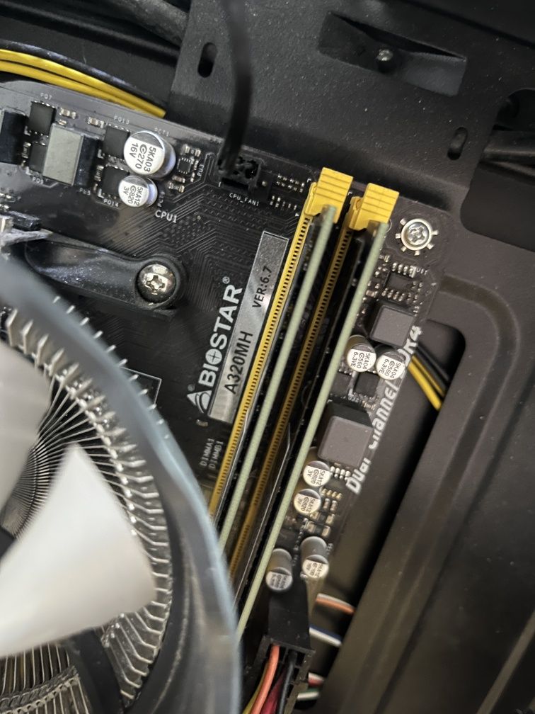 R5 1600 6/12 // 16gb DDR4 3200mHz//SSD 120gb//win11pro