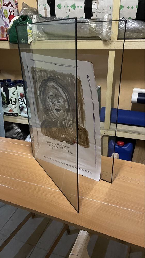 Quadro em vidro a pintura é oferta