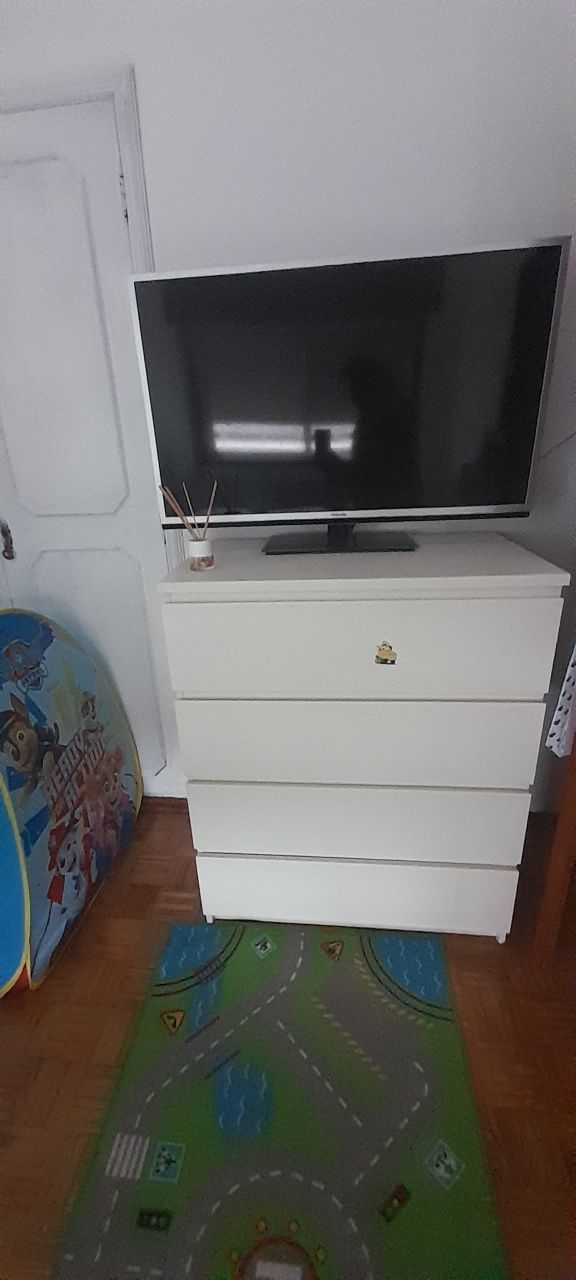 Quarto completo movel de brinquedos mesinhas e cómodas