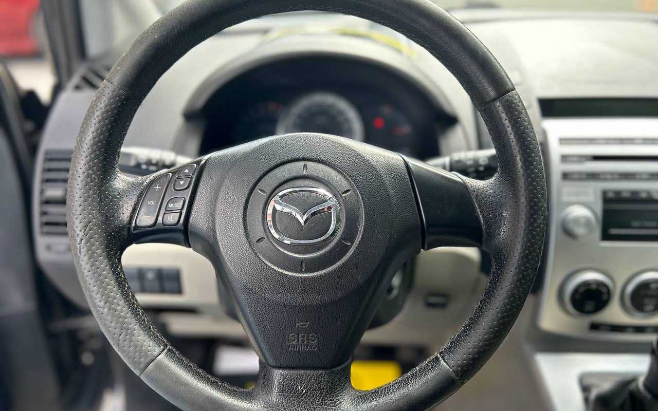 Mazda 5 2005 року