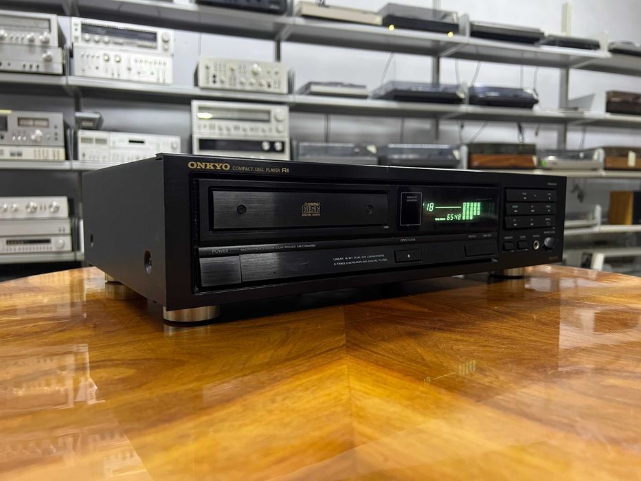 Odtwarzacz płyt CD Onkyo DX-6720 Audio Room