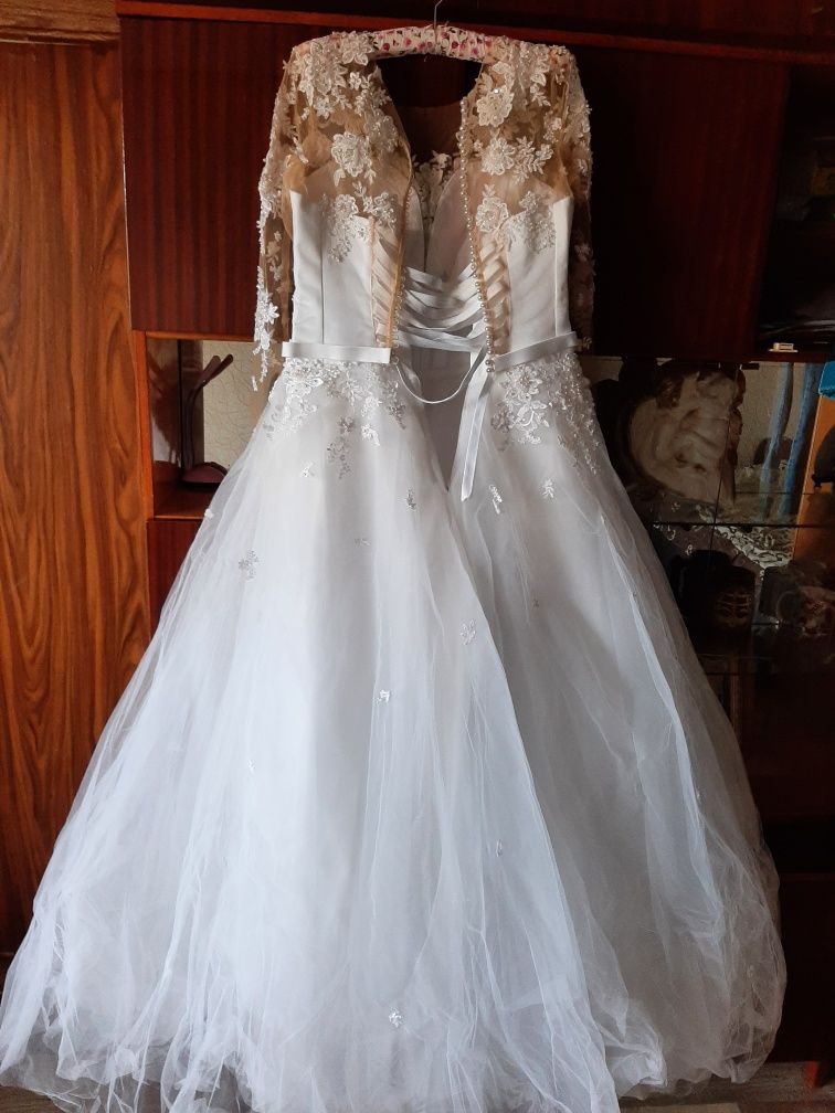 Продам весільне платья не вінчане