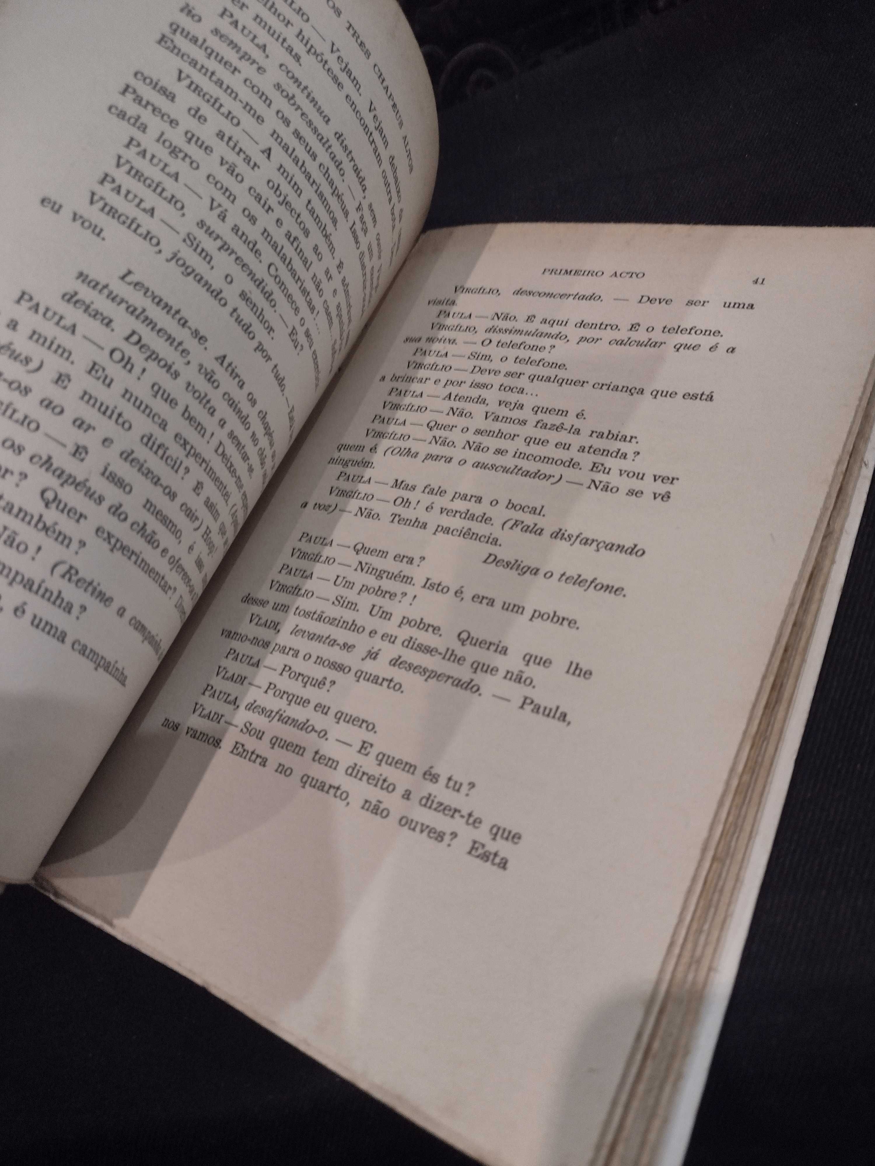 Os Três Chapéus Altos - Miguel Mihura 1962
