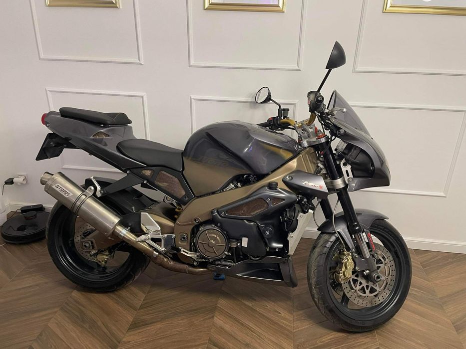 Aprilia RSV Tuono 1000 w opisie film