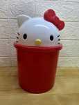 Mały kosz na śmieci Hello Kitty