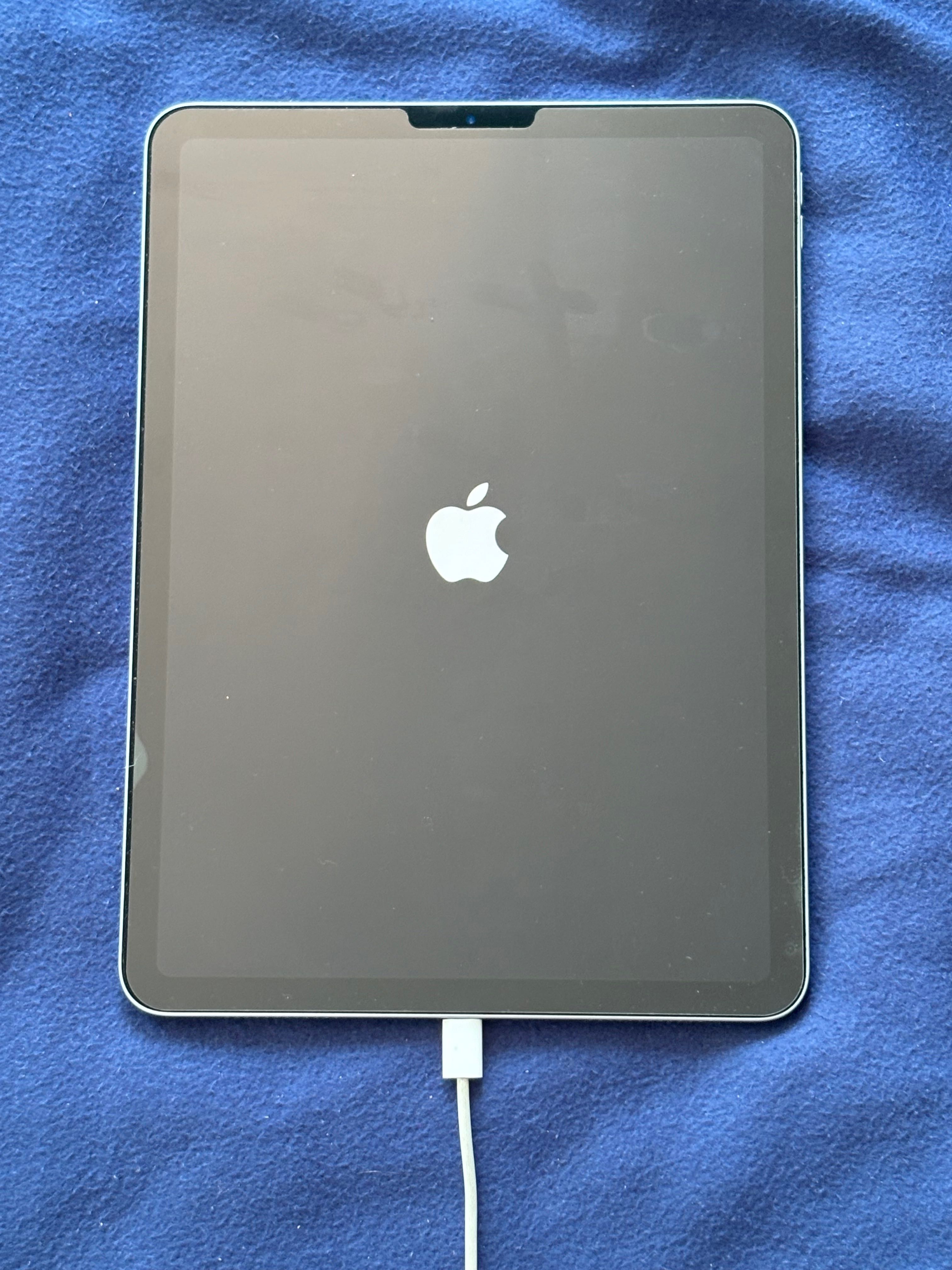 iPad Air ( 4th Generation) 64GB z klawiaturą Apple  - JAK NOWY!