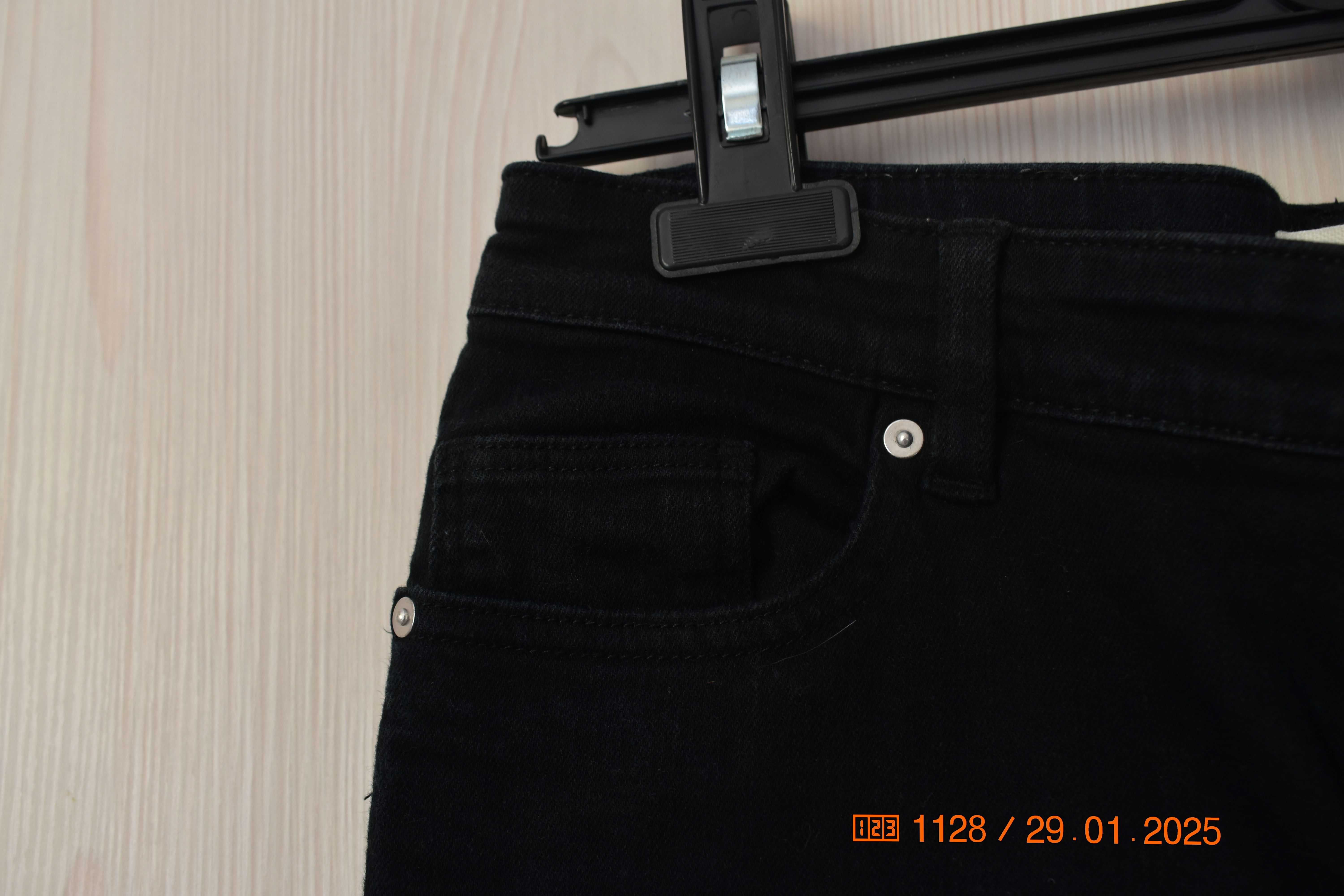 czarne jeansy damskie