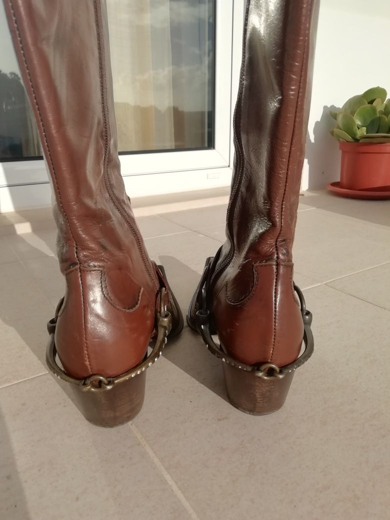 Botas castanhas estilo Cowboy