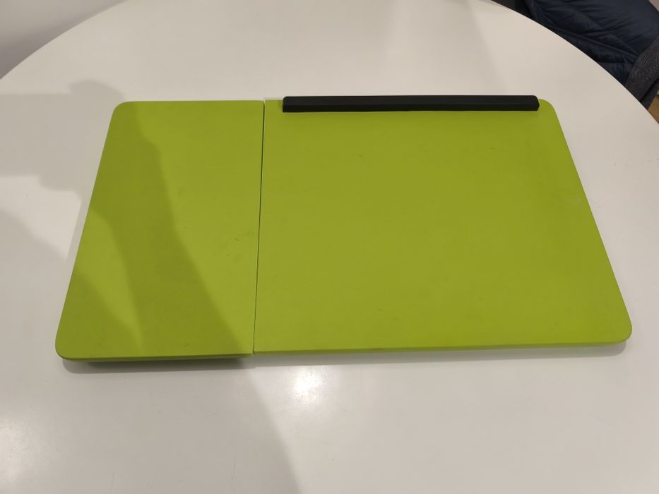 Stolik na laptopa/książkę/śniadanie do łóżka