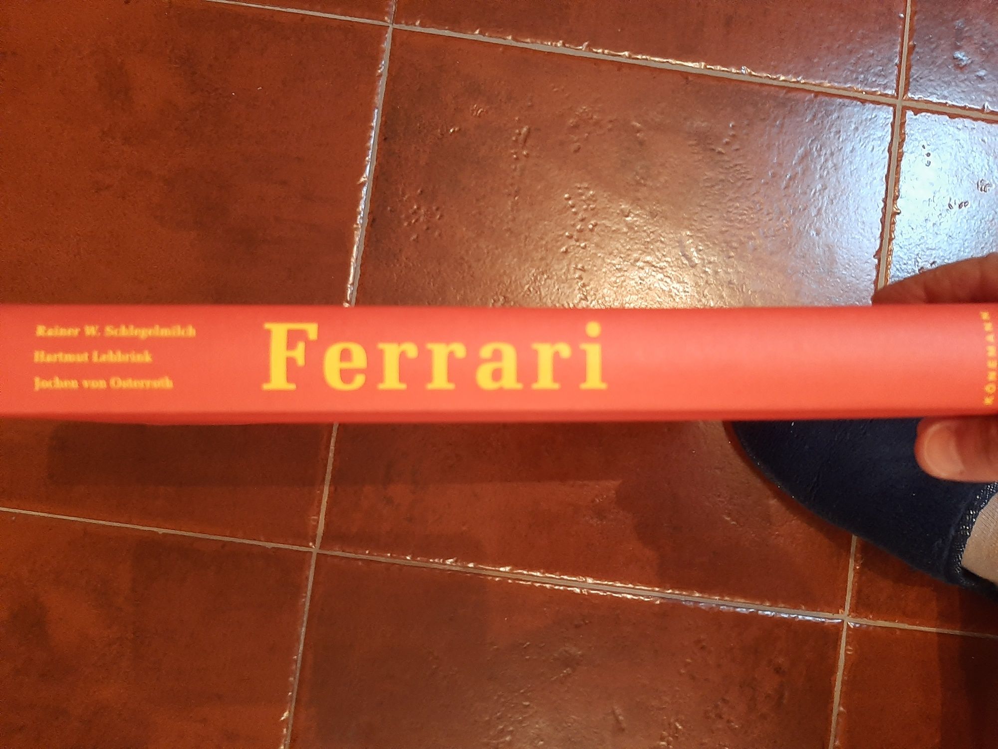 Livro sobre A Ferrari