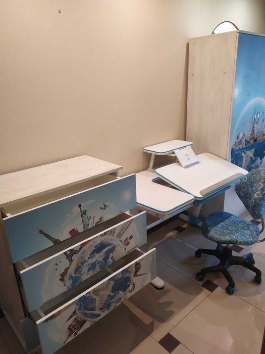 Парта дитяча, меблевий набір в дитячу кімнату