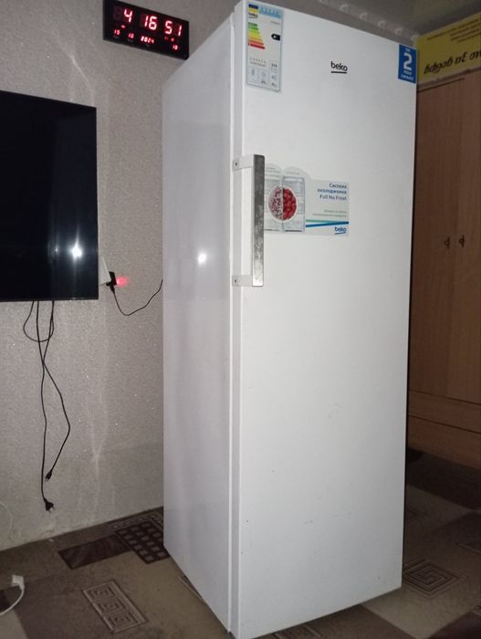 Продам морозильную камеру beko