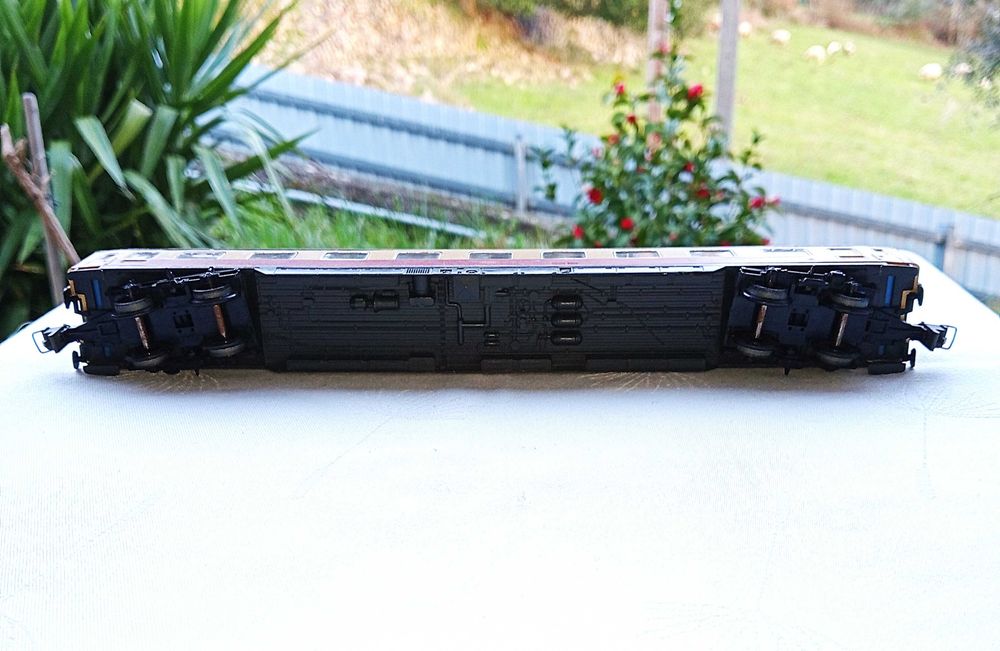 TRIX 3392 Carruagem 1ª classe DC