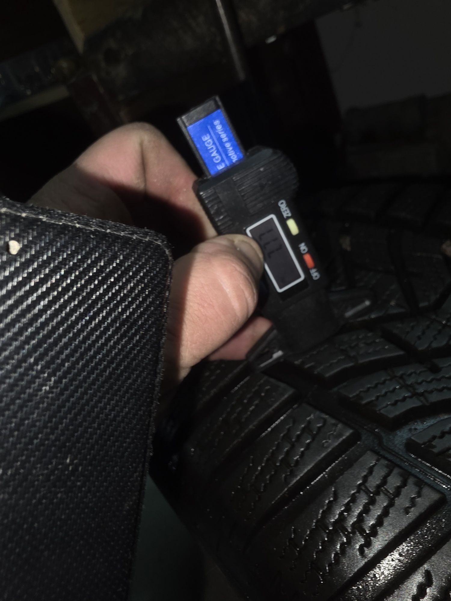 Sprzedam opony zimowe Dunlop  235/45R18 jak nowe