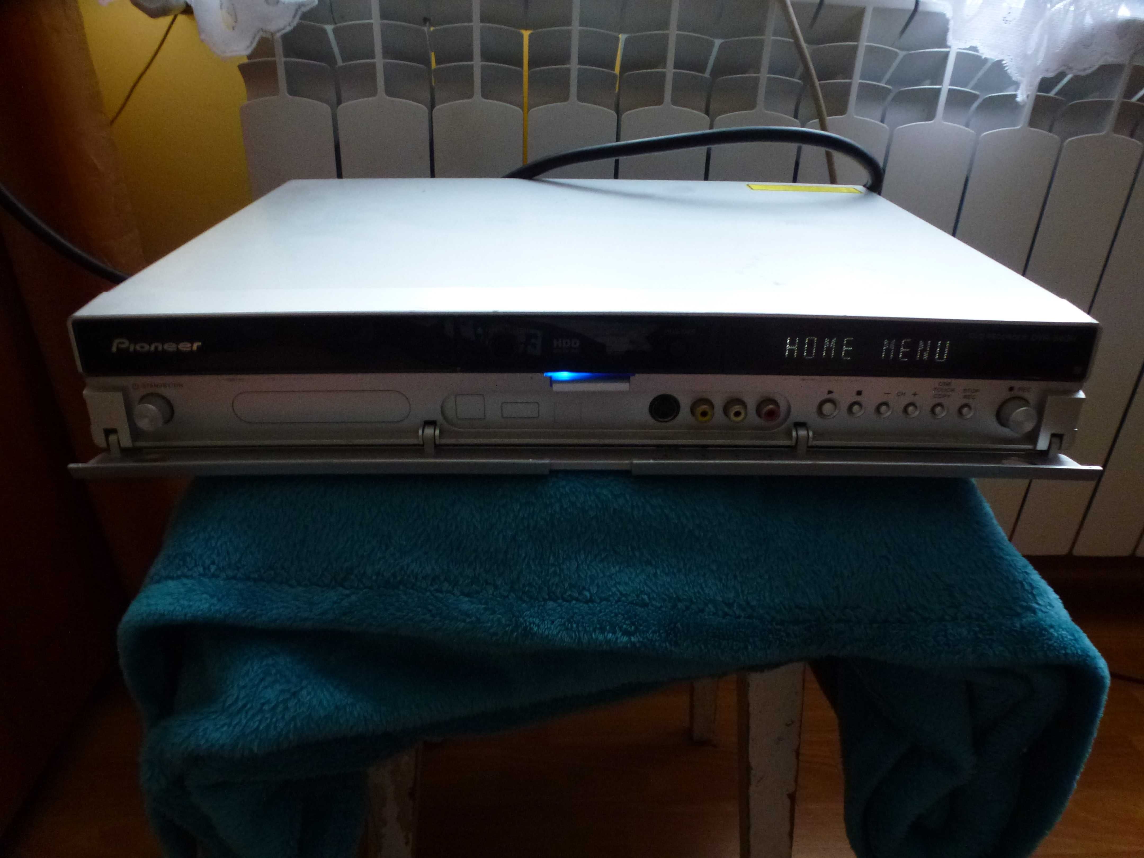 Nagrywarka Pioneer DVR-540H i Samsung DVD-SH855M z pilotem