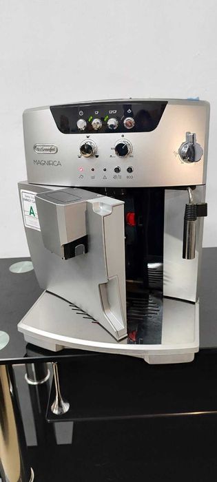 Кавомашина DeLonghi Magnifica ESAM 04.110 S – практично нова!