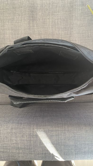 Granatowa torba na loptopa dokumenty biznesowa