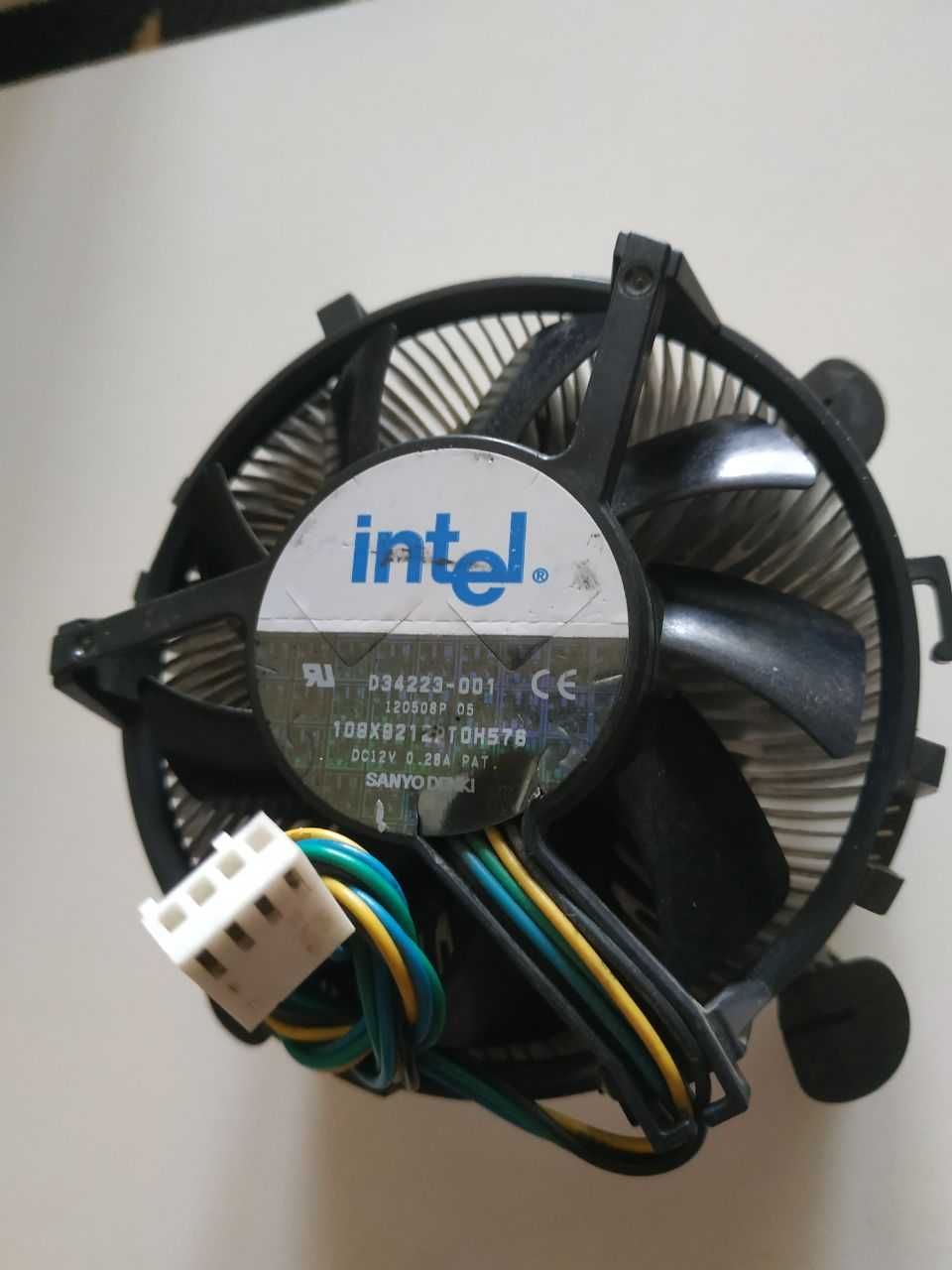 Кулеры Intel: 1 с радиатором и 2 без радиатора