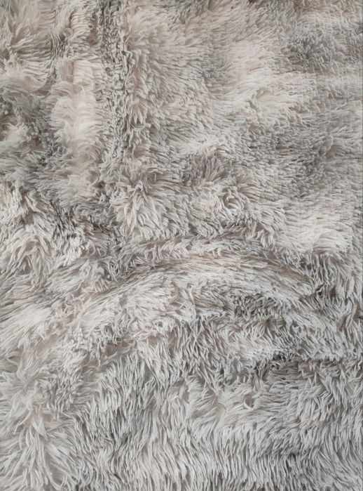 Dywan duży szary miękki przyjemny w dotyku pluszowy jasny do salonu
