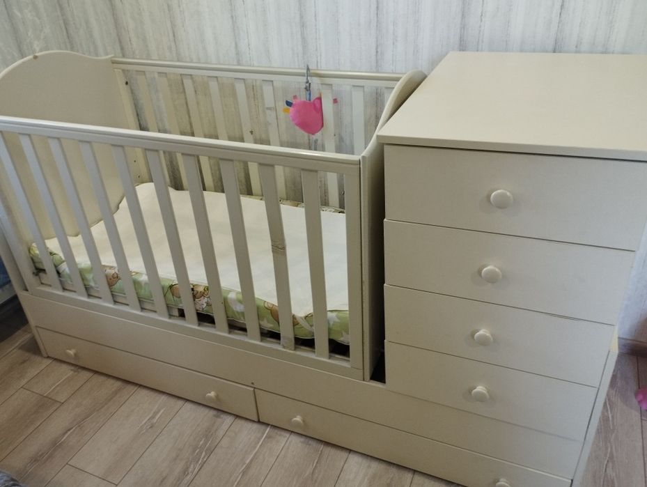 Продам детскую кроватку