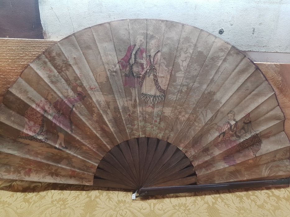 Leque antigo em seda