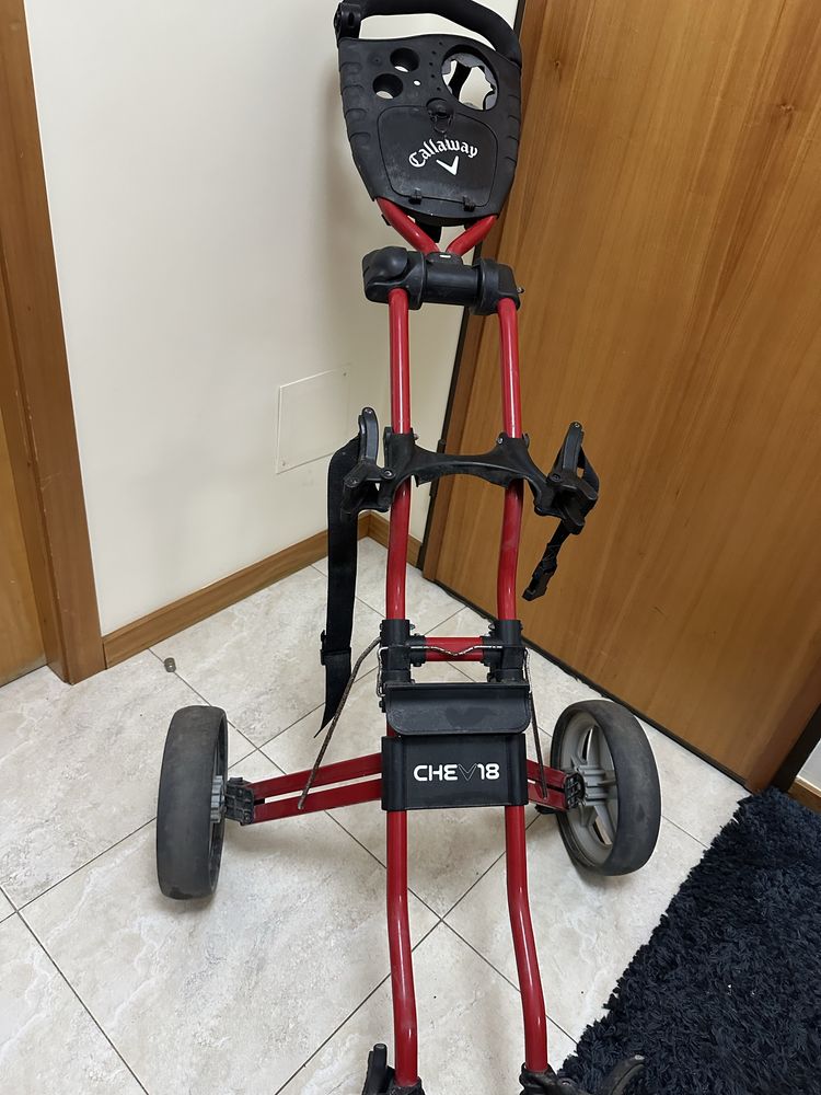 Carrinho para transportar material de golfe