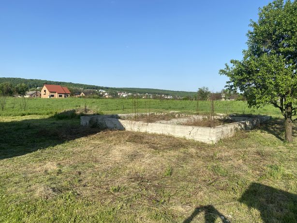 Продам земельну ділянку з фундаментом в Чернівцях