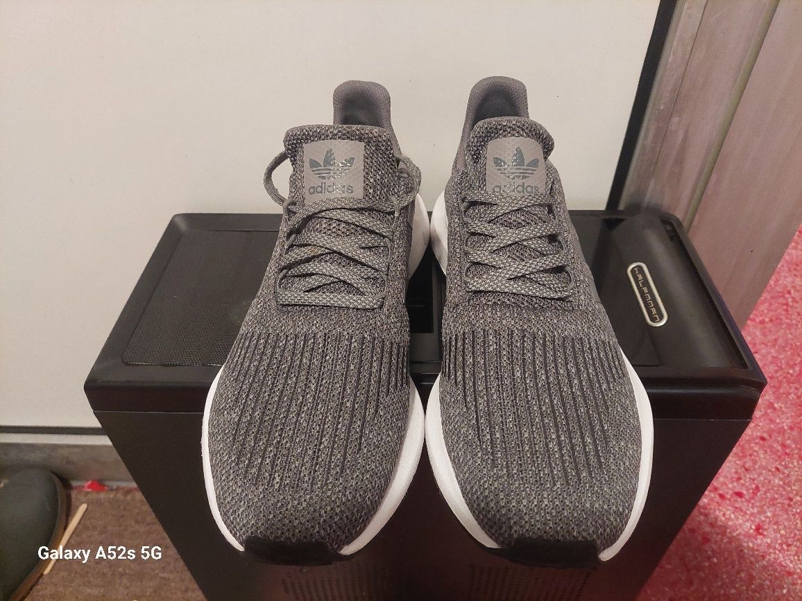 Ténis Adidas Novos na Caixa