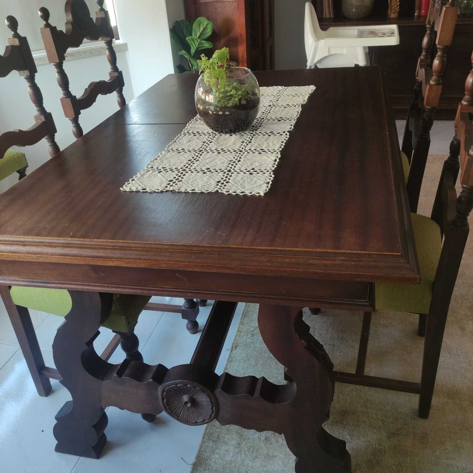 Mesa extensível + 6 cadeiras