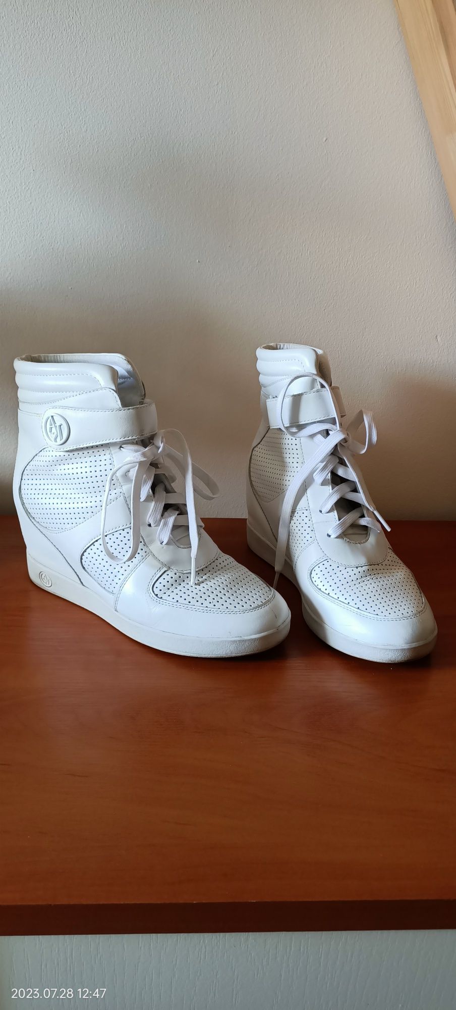 39 Armani Jeans sneakers