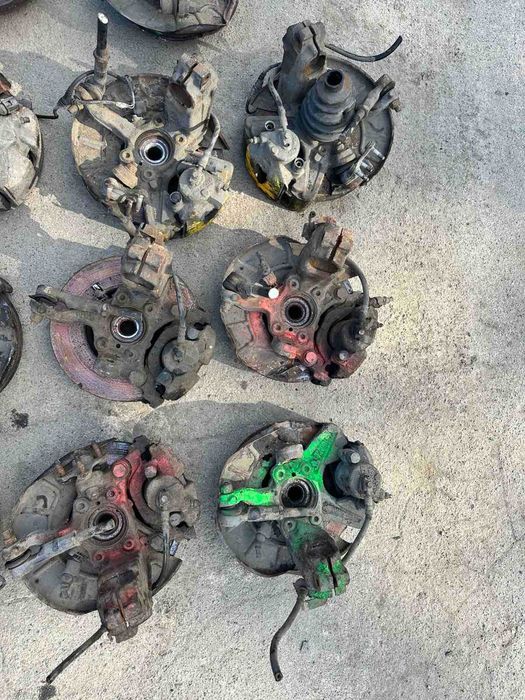 Цапфа ступица гольф 5 шкода а5 поворотний кулак golf 5 skoda a5