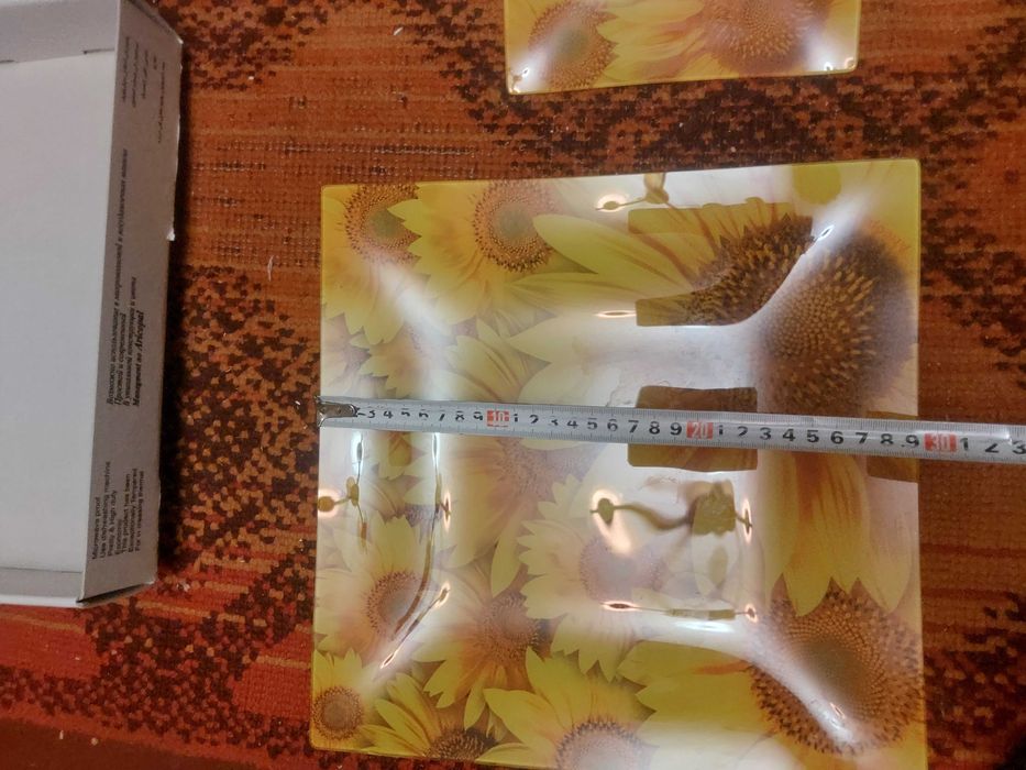 Стеклянние тарелки и тортница НАБОР