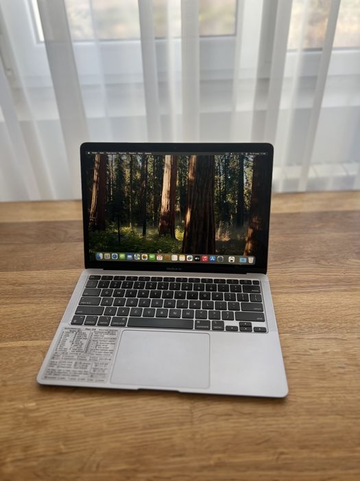 Macbook air 13 M1 2020 8/256 98% акумулятор