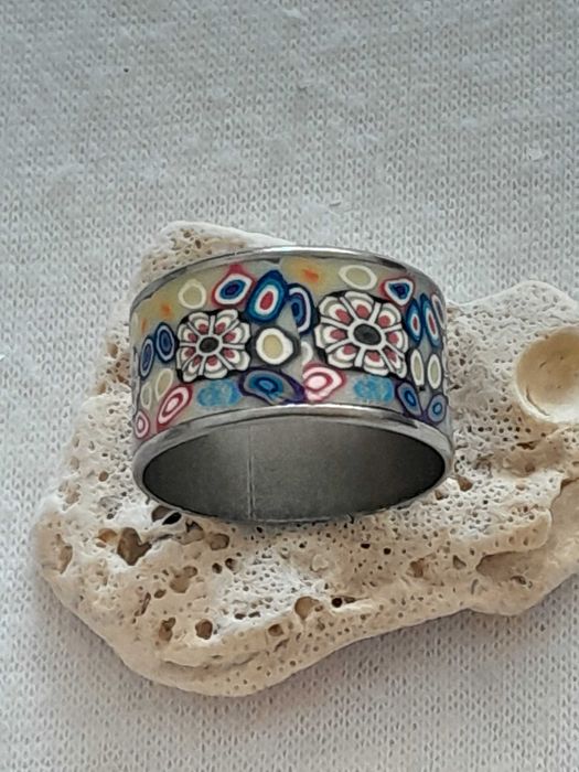 Ozdobna obraczka recznie malowana żywica