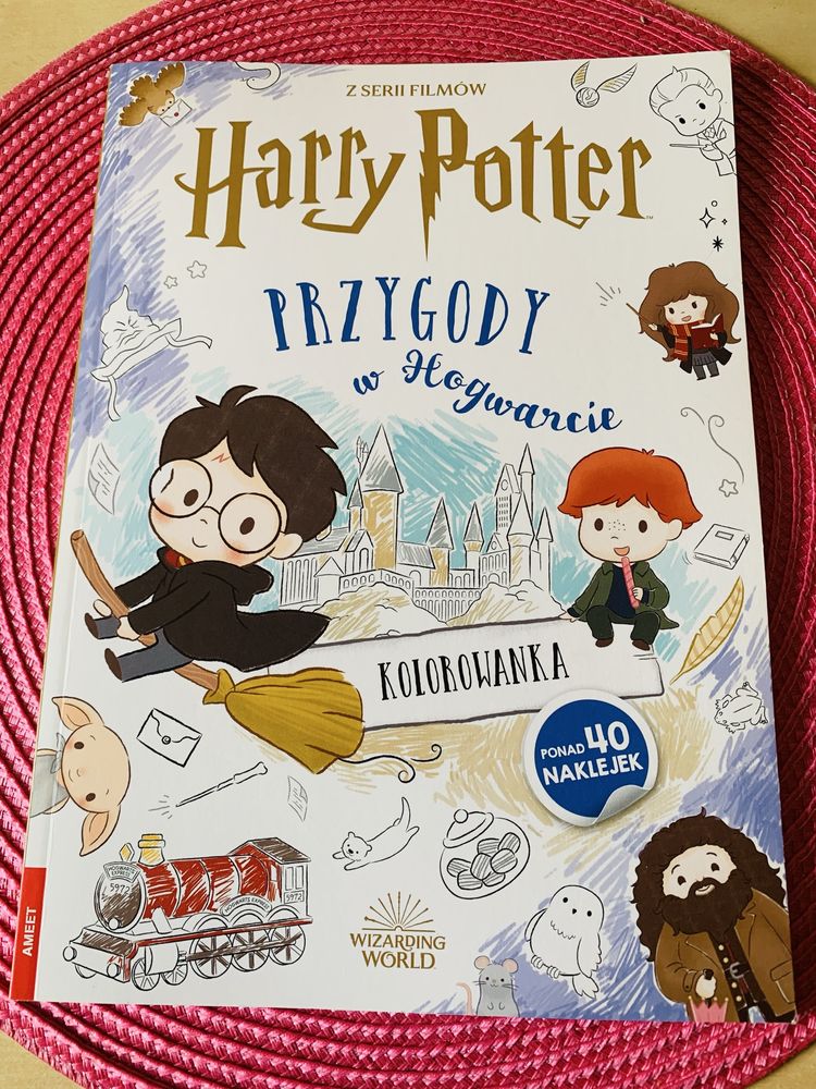 Harry Potter. Przygody w Hogwarcie. Kolorowanka z naklejkami