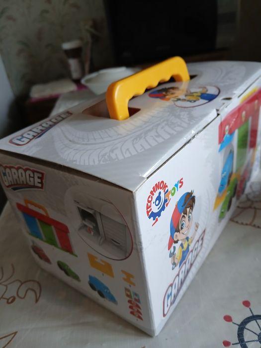 Гараж з воротами, паркінг 3 машинки  technok toys