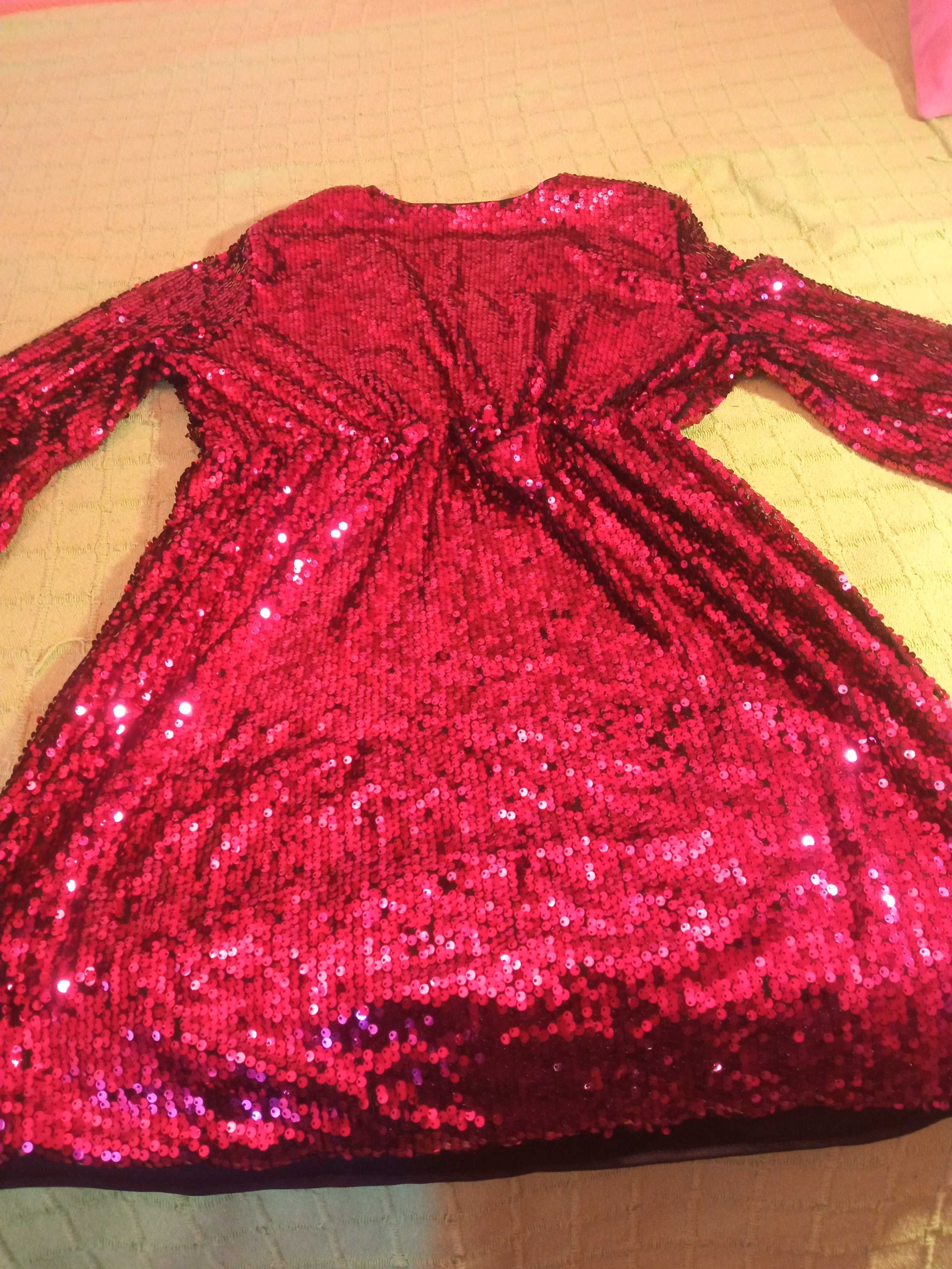 Lindo vestido vermelho de lantejoulas
