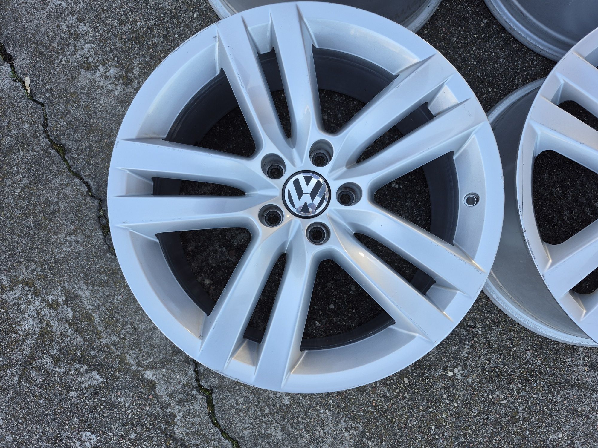 Felgi Alu Oryg VOLKSWAGEN Tiguan Passat Golf Jetta 5x112 18 Cali 8J