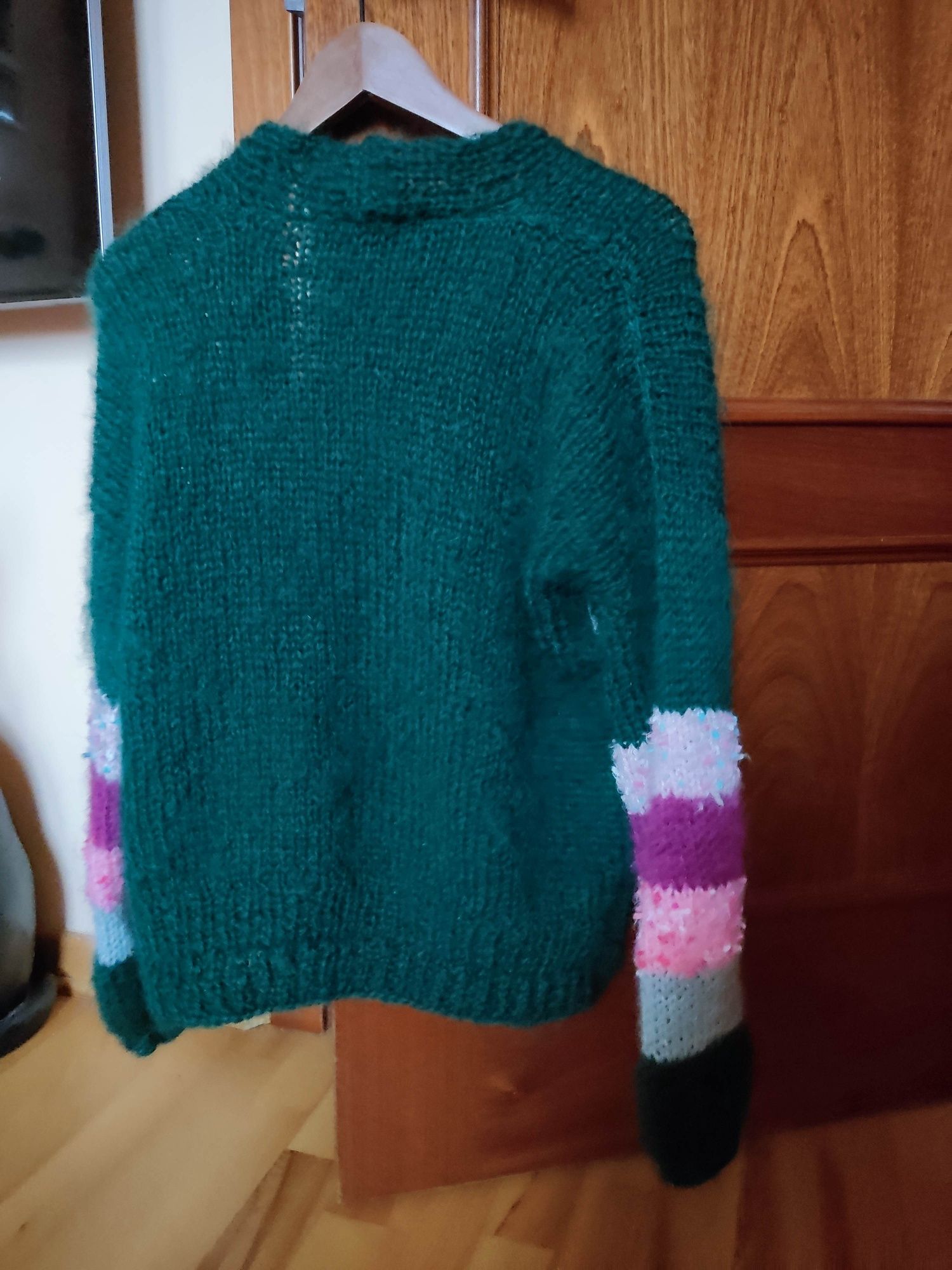 Sweter moherowy robiony na drutach