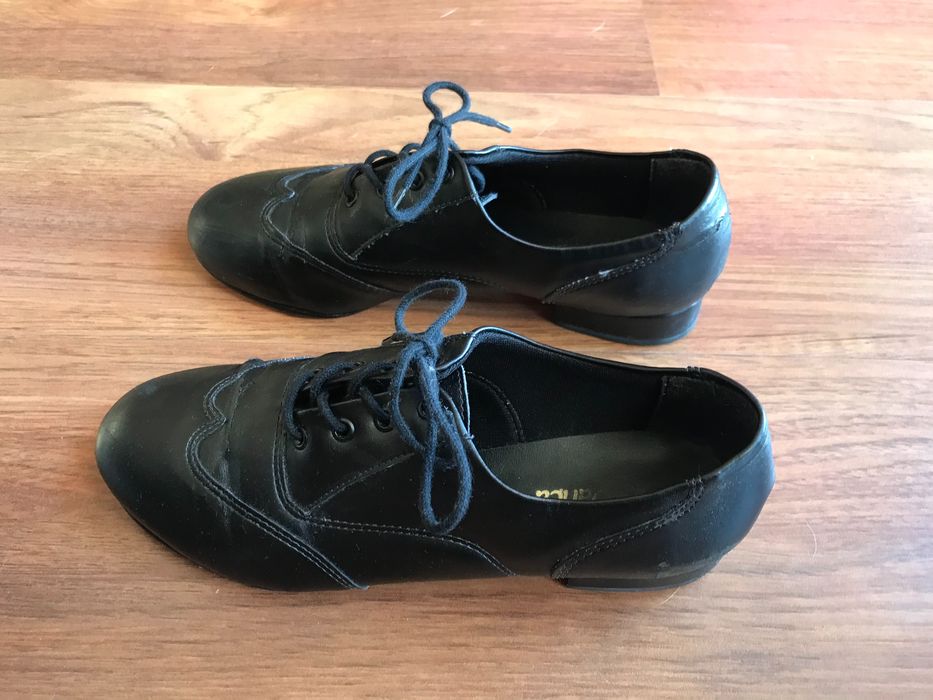 Sapatos de dança em pele