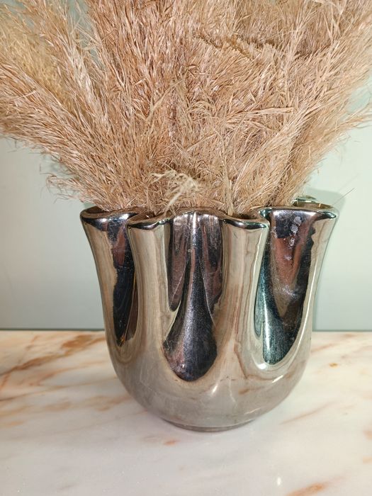 Peça para decoração em porcelana com acabamento em cromado,11cm