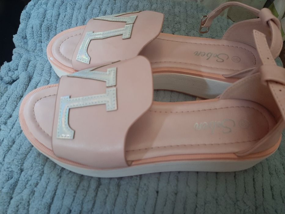 Обувь летнее в хорошем состоянии