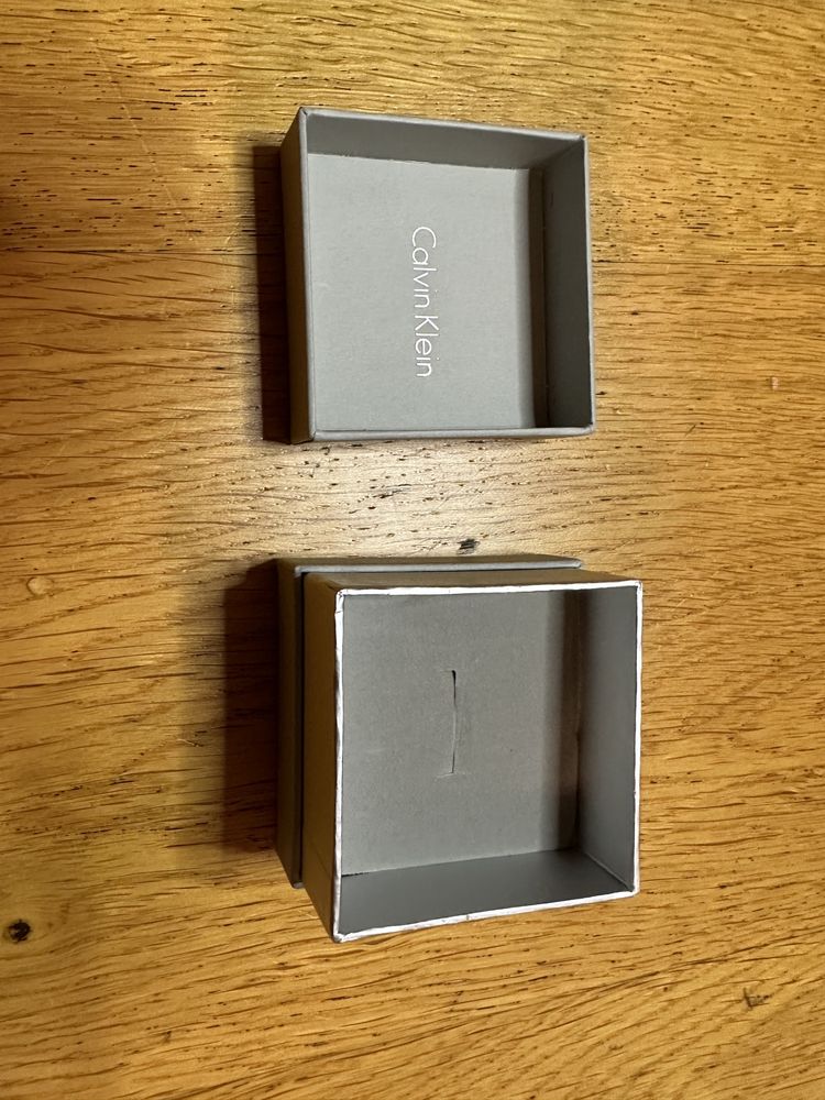 Pudełko pudełeczko na biżuterię pierścionek CK Calvin Klein szare