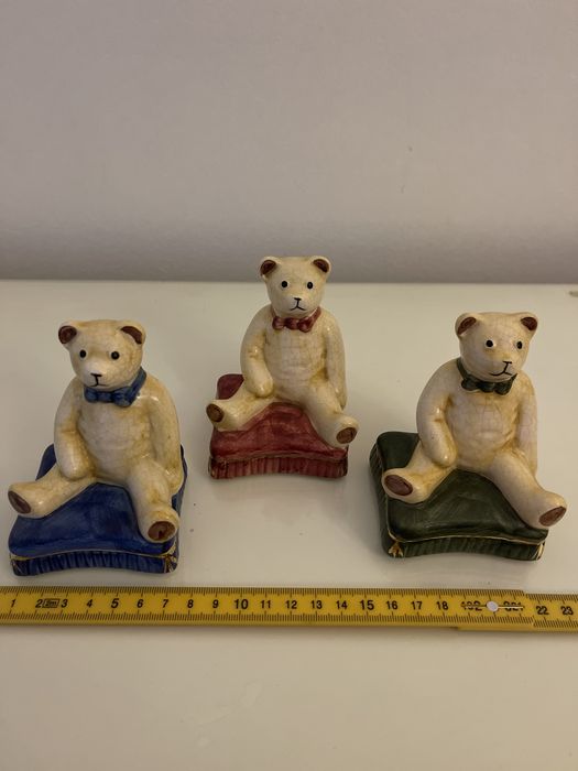 Ursinhos em porcelana inglesa