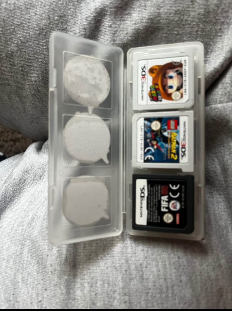 Nintendo 3ds ediçao ilimitada traz a bolsa dele e o carregador dele