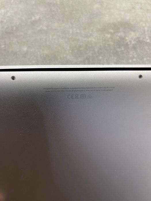 Macbook a2179 2020 року без материнки на запчастини