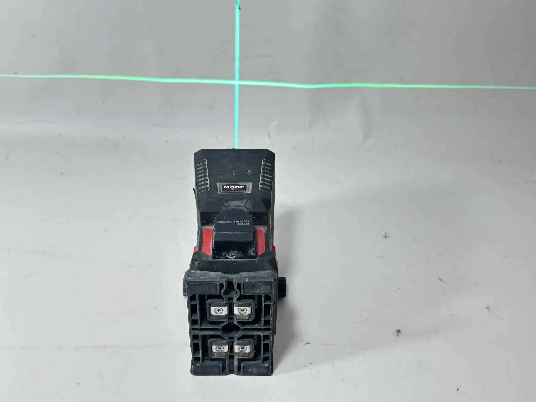 Laser krzyżowy Milwaukee L4CLL  30 m