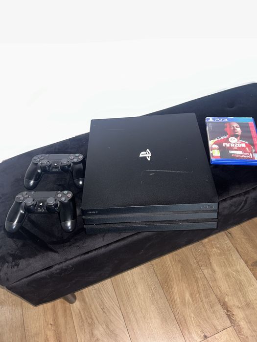 Ps4 pro 1tb 2 pady