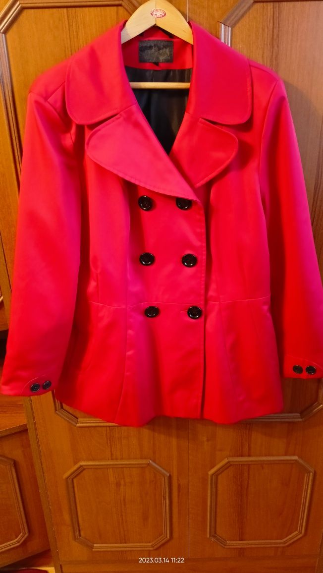 Czerwona kurtka płaszcz wiosenny