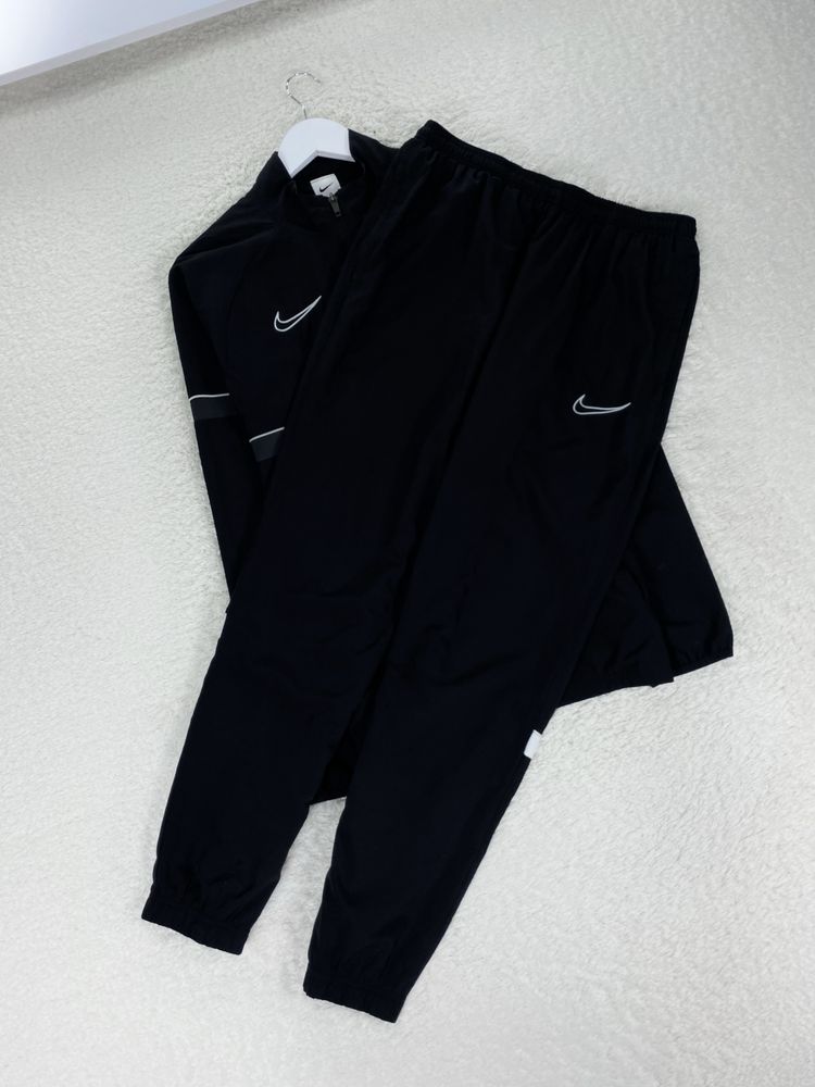 Нейлоновый спортивный костюм Nike Swoosh dri-fit nsw tech